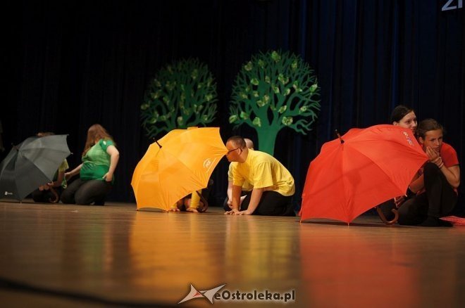 „Świat Pogodą Malowany –zjawiska atmosferyczne ziemi” – artystyczne występy przedszkolaków z Ostrołęki [14.05.2014] - zdjęcie #71 - eOstroleka.pl