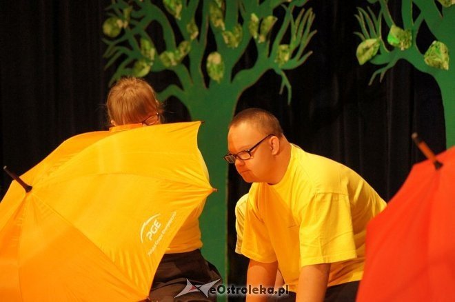 „Świat Pogodą Malowany –zjawiska atmosferyczne ziemi” – artystyczne występy przedszkolaków z Ostrołęki [14.05.2014] - zdjęcie #63 - eOstroleka.pl