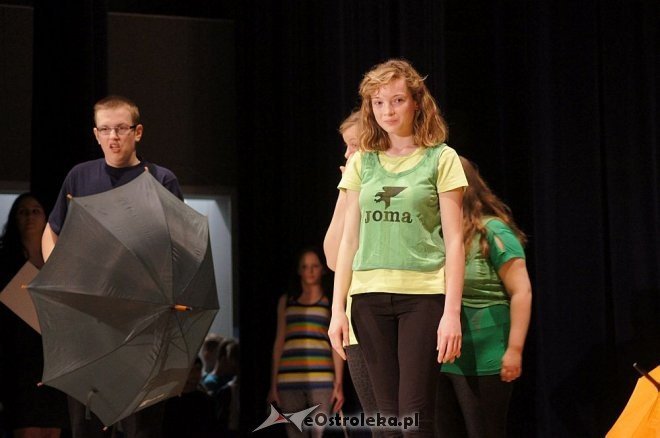 „Świat Pogodą Malowany –zjawiska atmosferyczne ziemi” – artystyczne występy przedszkolaków z Ostrołęki [14.05.2014] - zdjęcie #57 - eOstroleka.pl