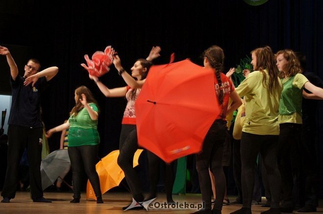 „Świat Pogodą Malowany –zjawiska atmosferyczne ziemi” – artystyczne występy przedszkolaków z Ostrołęki [14.05.2014] - zdjęcie #55 - eOstroleka.pl