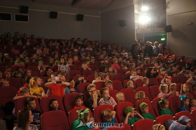 „Świat Pogodą Malowany –zjawiska atmosferyczne ziemi” – artystyczne występy przedszkolaków z Ostrołęki [14.05.2014] - zdjęcie #53 - eOstroleka.pl