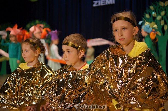 „Świat Pogodą Malowany –zjawiska atmosferyczne ziemi” – artystyczne występy przedszkolaków z Ostrołęki [14.05.2014] - zdjęcie #42 - eOstroleka.pl