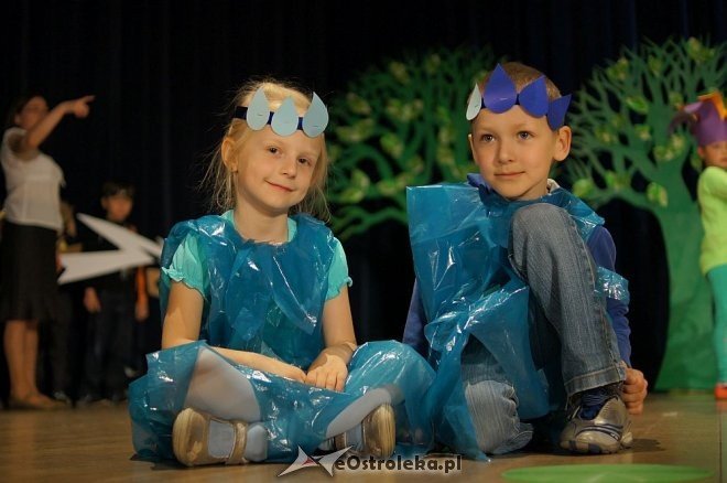 „Świat Pogodą Malowany –zjawiska atmosferyczne ziemi” – artystyczne występy przedszkolaków z Ostrołęki [14.05.2014] - zdjęcie #40 - eOstroleka.pl