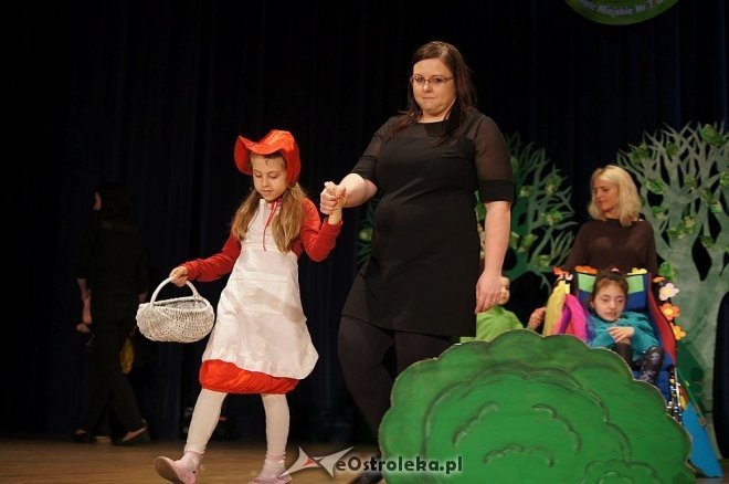 „Świat Pogodą Malowany –zjawiska atmosferyczne ziemi” – artystyczne występy przedszkolaków z Ostrołęki [14.05.2014] - zdjęcie #31 - eOstroleka.pl