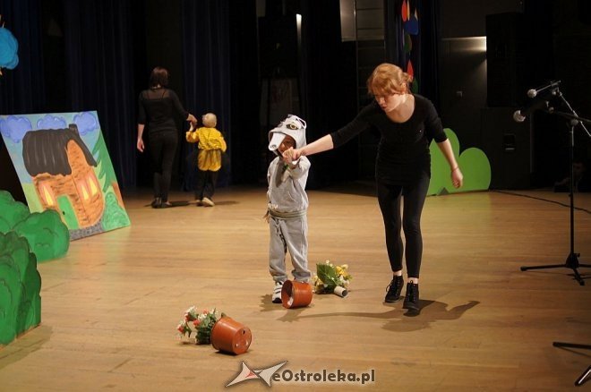 „Świat Pogodą Malowany –zjawiska atmosferyczne ziemi” – artystyczne występy przedszkolaków z Ostrołęki [14.05.2014] - zdjęcie #29 - eOstroleka.pl