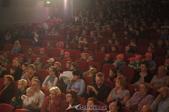 „Świat Pogodą Malowany –zjawiska atmosferyczne ziemi” – artystyczne występy przedszkolaków z Ostrołęki [14.05.2014] - zdjęcie #23 - eOstroleka.pl