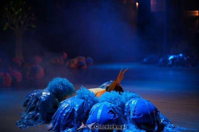 „Świat Pogodą Malowany –zjawiska atmosferyczne ziemi” – artystyczne występy przedszkolaków z Ostrołęki [14.05.2014] - zdjęcie #21 - eOstroleka.pl