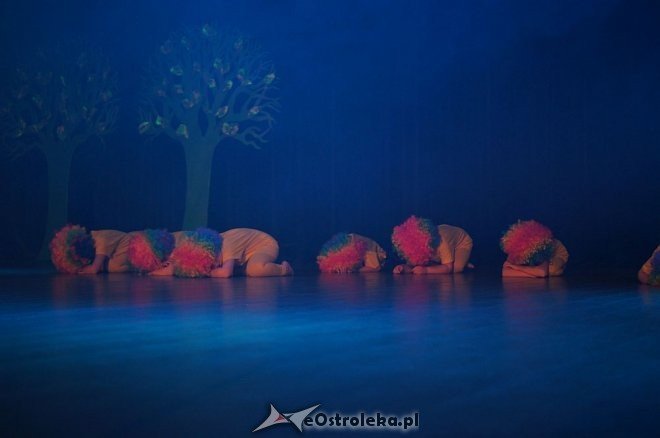 „Świat Pogodą Malowany –zjawiska atmosferyczne ziemi” – artystyczne występy przedszkolaków z Ostrołęki [14.05.2014] - zdjęcie #17 - eOstroleka.pl