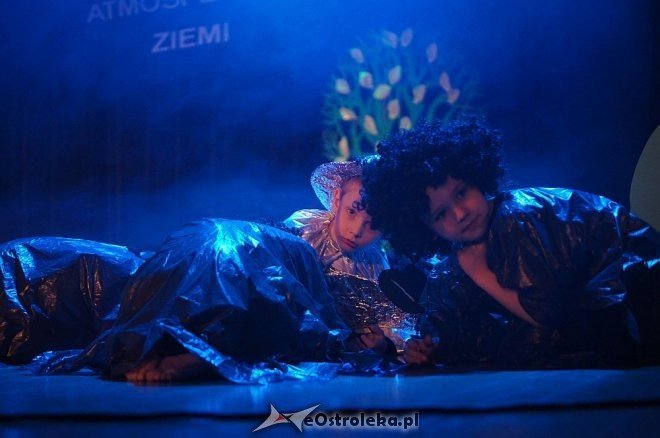 „Świat Pogodą Malowany –zjawiska atmosferyczne ziemi” – artystyczne występy przedszkolaków z Ostrołęki [14.05.2014] - zdjęcie #15 - eOstroleka.pl