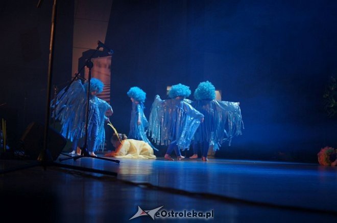 „Świat Pogodą Malowany –zjawiska atmosferyczne ziemi” – artystyczne występy przedszkolaków z Ostrołęki [14.05.2014] - zdjęcie #13 - eOstroleka.pl