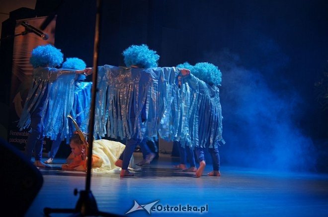 „Świat Pogodą Malowany –zjawiska atmosferyczne ziemi” – artystyczne występy przedszkolaków z Ostrołęki [14.05.2014] - zdjęcie #32 - eOstroleka.pl