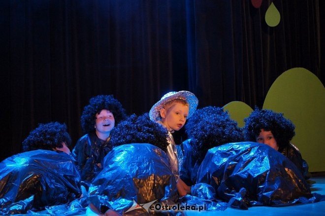 „Świat Pogodą Malowany –zjawiska atmosferyczne ziemi” – artystyczne występy przedszkolaków z Ostrołęki [14.05.2014] - zdjęcie #28 - eOstroleka.pl