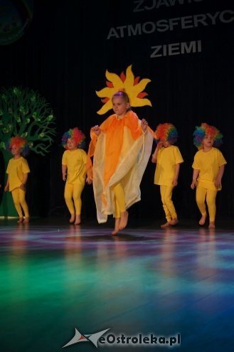 „Świat Pogodą Malowany –zjawiska atmosferyczne ziemi” – artystyczne występy przedszkolaków z Ostrołęki [14.05.2014] - zdjęcie #24 - eOstroleka.pl