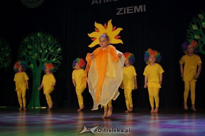 „Świat Pogodą Malowany –zjawiska atmosferyczne ziemi” – artystyczne występy przedszkolaków z Ostrołęki [14.05.2014] - zdjęcie #22 - eOstroleka.pl