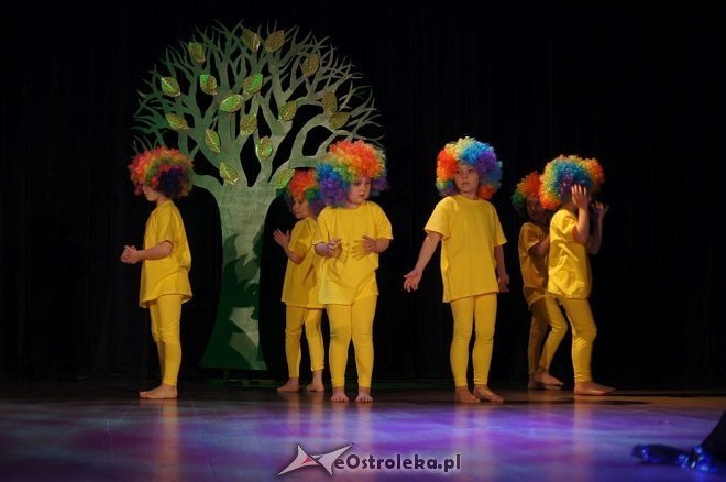 „Świat Pogodą Malowany –zjawiska atmosferyczne ziemi” – artystyczne występy przedszkolaków z Ostrołęki [14.05.2014] - zdjęcie #16 - eOstroleka.pl