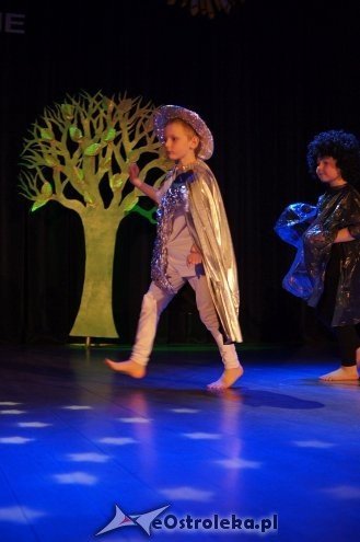 „Świat Pogodą Malowany –zjawiska atmosferyczne ziemi” – artystyczne występy przedszkolaków z Ostrołęki [14.05.2014] - zdjęcie #8 - eOstroleka.pl