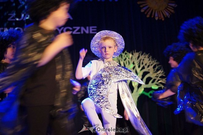 „Świat Pogodą Malowany –zjawiska atmosferyczne ziemi” – artystyczne występy przedszkolaków z Ostrołęki [14.05.2014] - zdjęcie #5 - eOstroleka.pl