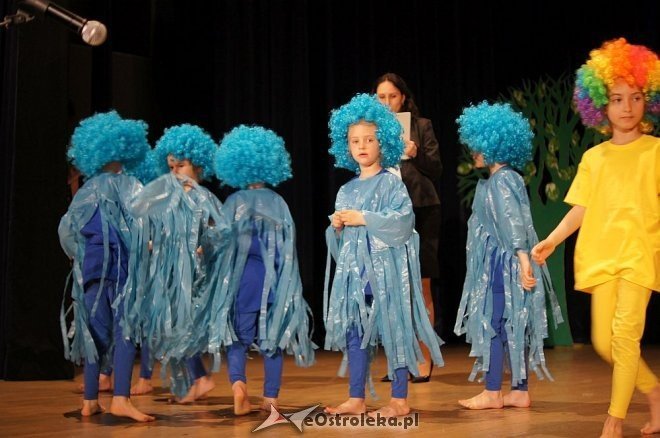 „Świat Pogodą Malowany –zjawiska atmosferyczne ziemi” – artystyczne występy przedszkolaków z Ostrołęki [14.05.2014] - zdjęcie #4 - eOstroleka.pl