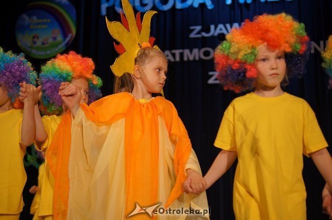 „Świat Pogodą Malowany –zjawiska atmosferyczne ziemi” – artystyczne występy przedszkolaków z Ostrołęki [14.05.2014] - zdjęcie #3 - eOstroleka.pl