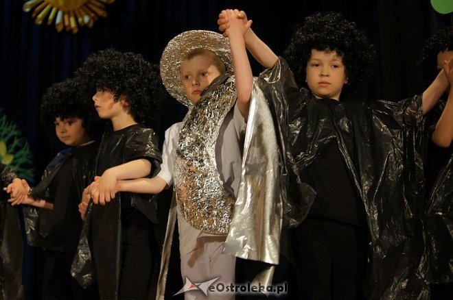 „Świat Pogodą Malowany –zjawiska atmosferyczne ziemi” – artystyczne występy przedszkolaków z Ostrołęki [14.05.2014] - zdjęcie #2 - eOstroleka.pl