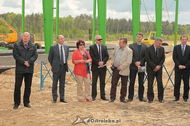 Uroczyste wmurowanie aktu erekcyjnego pod budowę Samorządowej Stacji Segregacji Odpadów Komunalnych [14.05.2014] - zdjęcie #24 - eOstroleka.pl