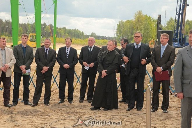 Uroczyste wmurowanie aktu erekcyjnego pod budowę Samorządowej Stacji Segregacji Odpadów Komunalnych [14.05.2014] - zdjęcie #65 - eOstroleka.pl