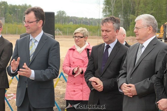 Uroczyste wmurowanie aktu erekcyjnego pod budowę Samorządowej Stacji Segregacji Odpadów Komunalnych [14.05.2014] - zdjęcie #51 - eOstroleka.pl