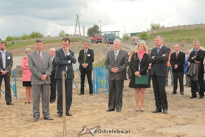 Uroczyste wmurowanie aktu erekcyjnego pod budowę Samorządowej Stacji Segregacji Odpadów Komunalnych [14.05.2014] - zdjęcie #33 - eOstroleka.pl