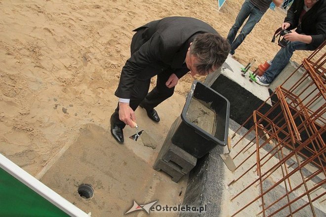 Uroczyste wmurowanie aktu erekcyjnego pod budowę Samorządowej Stacji Segregacji Odpadów Komunalnych [14.05.2014] - zdjęcie #18 - eOstroleka.pl