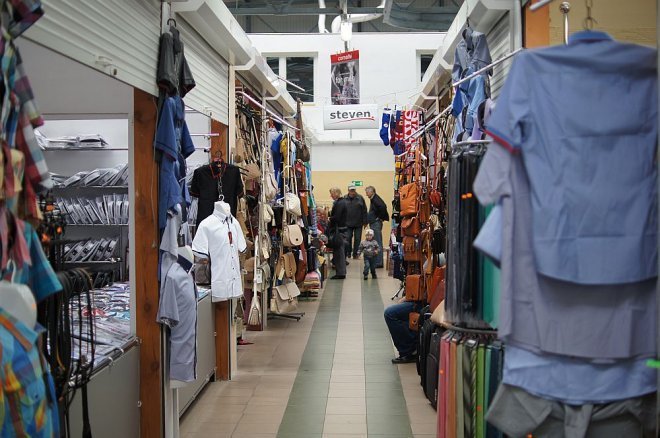 Kupcy z rynku w Hali Targowej Jedynka - zdjęcie #7 - eOstroleka.pl