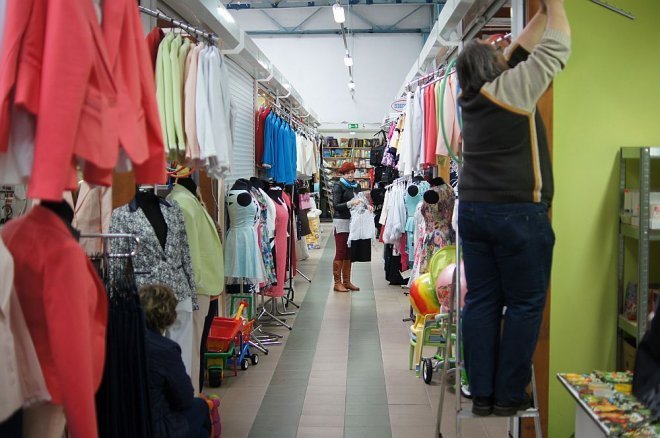 Kupcy z rynku w Hali Targowej Jedynka - zdjęcie #5 - eOstroleka.pl