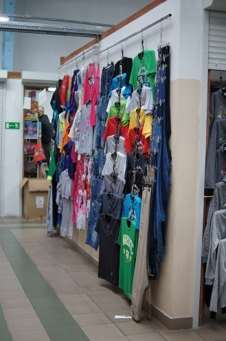 Kupcy z rynku w Hali Targowej Jedynka - zdjęcie #4 - eOstroleka.pl