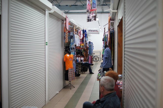 Kupcy z rynku w Hali Targowej Jedynka - zdjęcie #3 - eOstroleka.pl