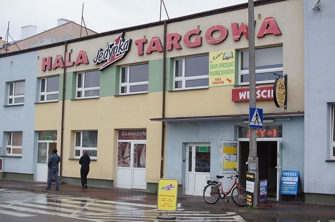 Kupcy z rynku w Hali Targowej Jedynka - zdjęcie #1 - eOstroleka.pl