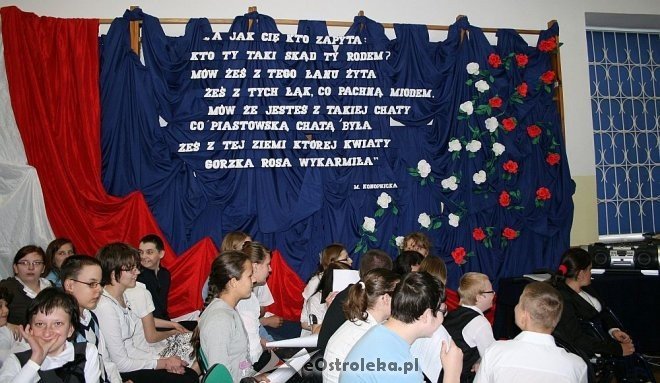 Obchody Święta Konstytucji w Ośrodku Szkolno – Wychowawczym w Ostrołęce [19.05.2014] - zdjęcie #42 - eOstroleka.pl