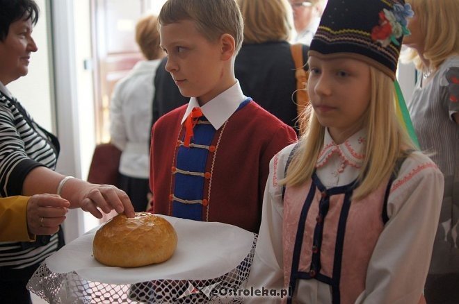 Uroczystości w Szkole Podstawowej nr 10 [19.05.2014] - zdjęcie #95 - eOstroleka.pl