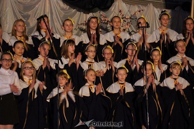 Uroczystości w Szkole Podstawowej nr 10 [19.05.2014] - zdjęcie #3 - eOstroleka.pl