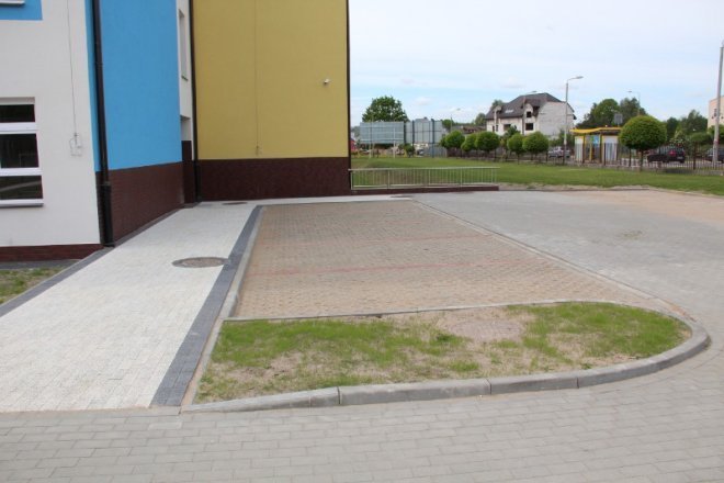Nowe zagospodarowanie terenu Szkoły Podstawowej nr 10  - zdjęcie #4 - eOstroleka.pl