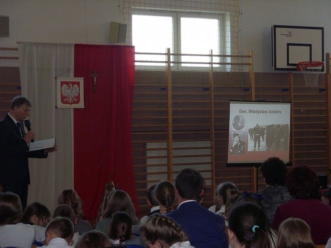 „Tym, którzy walczyli i marzyli o wolnej Polsce…” - VI Szkolny Przegląd Pieśni i Piosenki Patriotycznej [22.05.2014] - zdjęcie #7 - eOstroleka.pl