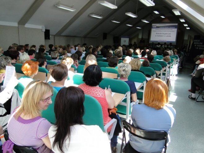 „Dziecko bezpieczne w rodzinie i w szkole” - debata poświęcona bezpieczeństwu dzieci i młodzieży [21.05.2014] - zdjęcie #9 - eOstroleka.pl