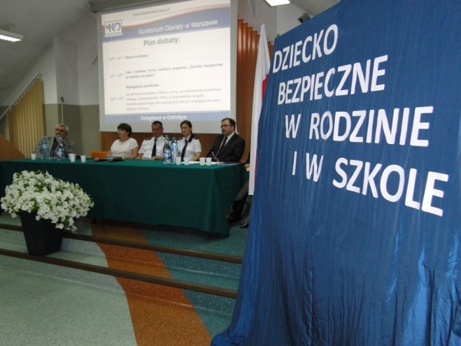 „Dziecko bezpieczne w rodzinie i w szkole” - debata poświęcona bezpieczeństwu dzieci i młodzieży [21.05.2014] - zdjęcie #6 - eOstroleka.pl