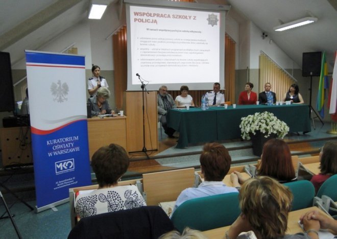 „Dziecko bezpieczne w rodzinie i w szkole” - debata poświęcona bezpieczeństwu dzieci i młodzieży [21.05.2014] - zdjęcie #5 - eOstroleka.pl