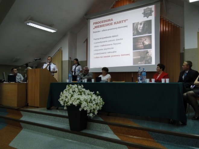 „Dziecko bezpieczne w rodzinie i w szkole” - debata poświęcona bezpieczeństwu dzieci i młodzieży [21.05.2014] - zdjęcie #4 - eOstroleka.pl