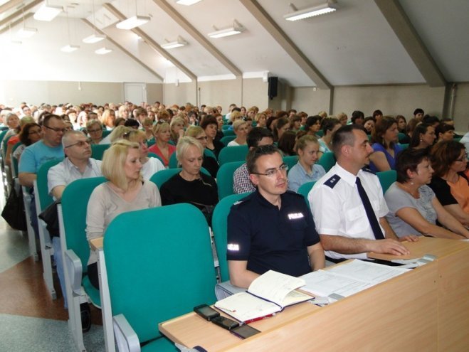 „Dziecko bezpieczne w rodzinie i w szkole” - debata poświęcona bezpieczeństwu dzieci i młodzieży [21.05.2014] - zdjęcie #3 - eOstroleka.pl