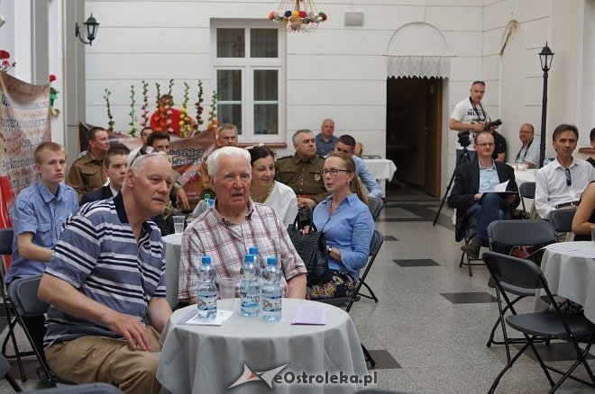 Spotkanie z Kajetanem Rajskim, autorem książki „Wilczęta. Rozmowy z dziećmi Żołnierzy Wyklętych” [23.05.2014] - zdjęcie #10 - eOstroleka.pl