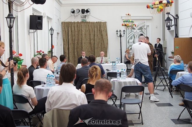 Spotkanie z Kajetanem Rajskim, autorem książki „Wilczęta. Rozmowy z dziećmi Żołnierzy Wyklętych” [23.05.2014] - zdjęcie #8 - eOstroleka.pl