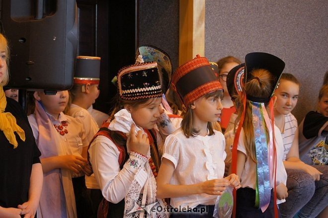 „Kurpie Pieśnią i Słowem Malowane” – Dni Kultury Kurpiowskiej w SP 10 [27.05.2014] - zdjęcie #9 - eOstroleka.pl