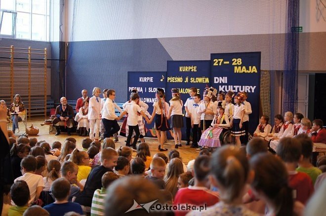 „Kurpie Pieśnią i Słowem Malowane” – Dni Kultury Kurpiowskiej w SP 10 [27.05.2014] - zdjęcie #4 - eOstroleka.pl