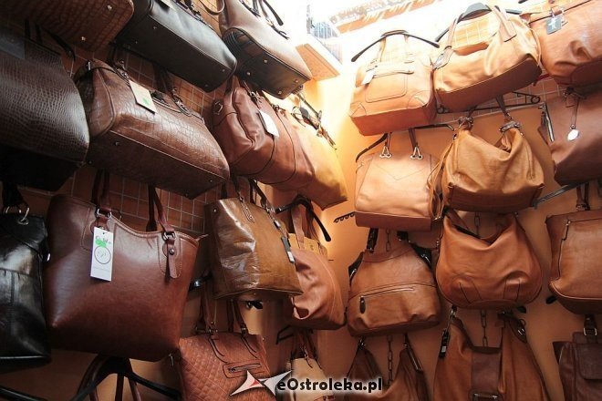 Stoiska kupców z małego ryneczku w hali Jedynka [28.05.2014] - zdjęcie #122 - eOstroleka.pl