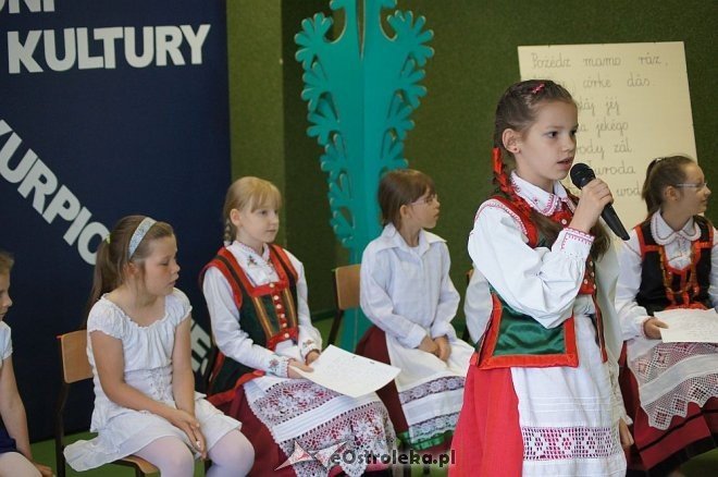 „Kurpie Pieśnią i Słowem Malowane” – Kolejny dzień Dni Kultury Kurpiowskiej w SP 10 [28.05.2014] - zdjęcie #69 - eOstroleka.pl